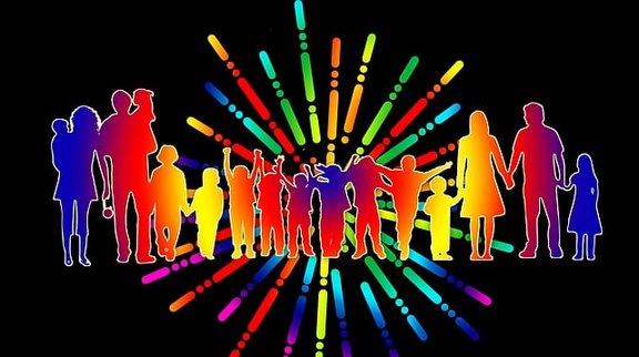 Stilisiert sind hier bunt dargestellte Menschen vor einem schwarzen Hintergrund zu sehen. Farbige Linien laufen auf die Mitte zu.