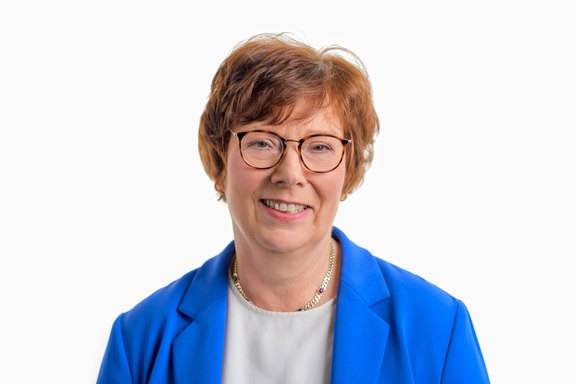 Innenministerin Sütterlin-Waack lächelt in die Kamera.